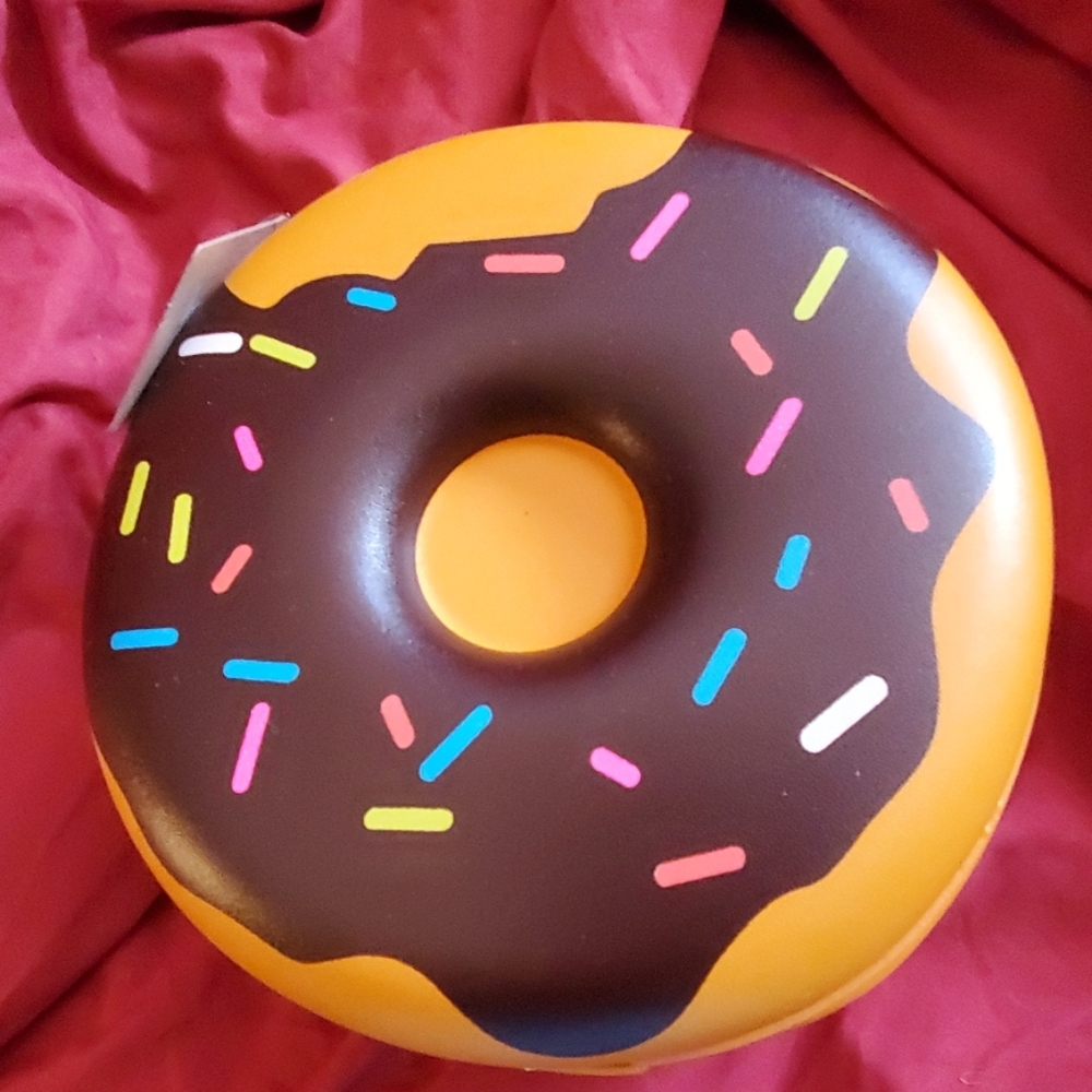 Is that a huge donut ? No, it's my purse, get out